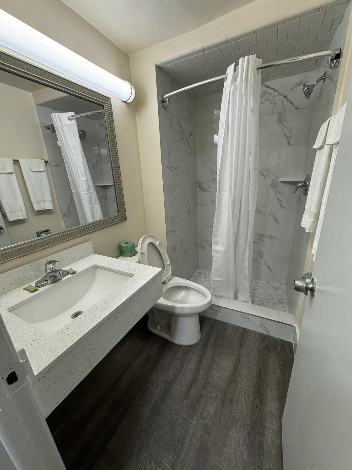 James River Inn & Suites Newport News Zewnętrze zdjęcie