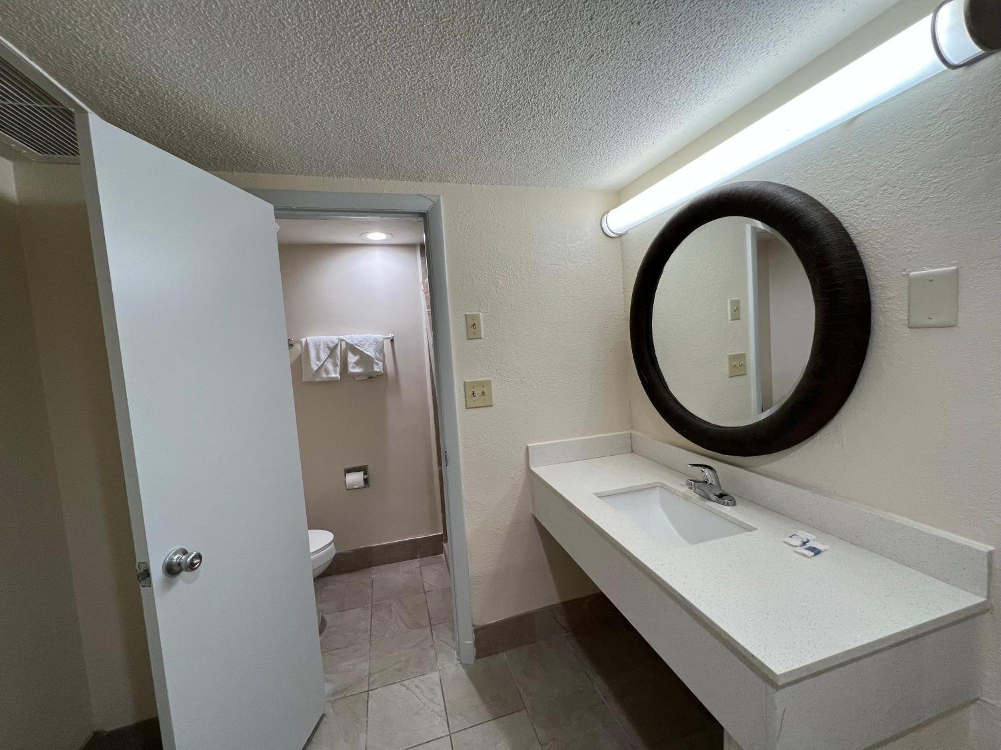 James River Inn & Suites Newport News Zewnętrze zdjęcie